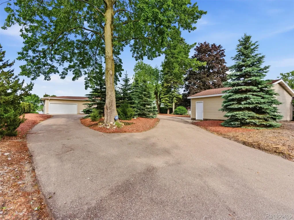 12099 Torrey Road Fenton Charter Township MI 48430