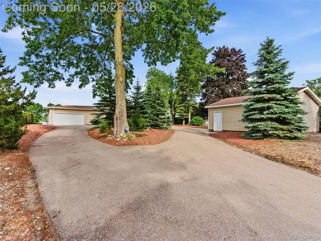 12099 Torrey Road Fenton Charter Township MI 48430