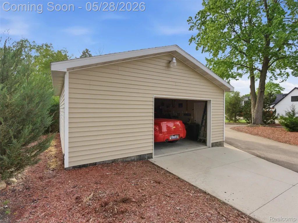 12099 Torrey Road Fenton Charter Township MI 48430