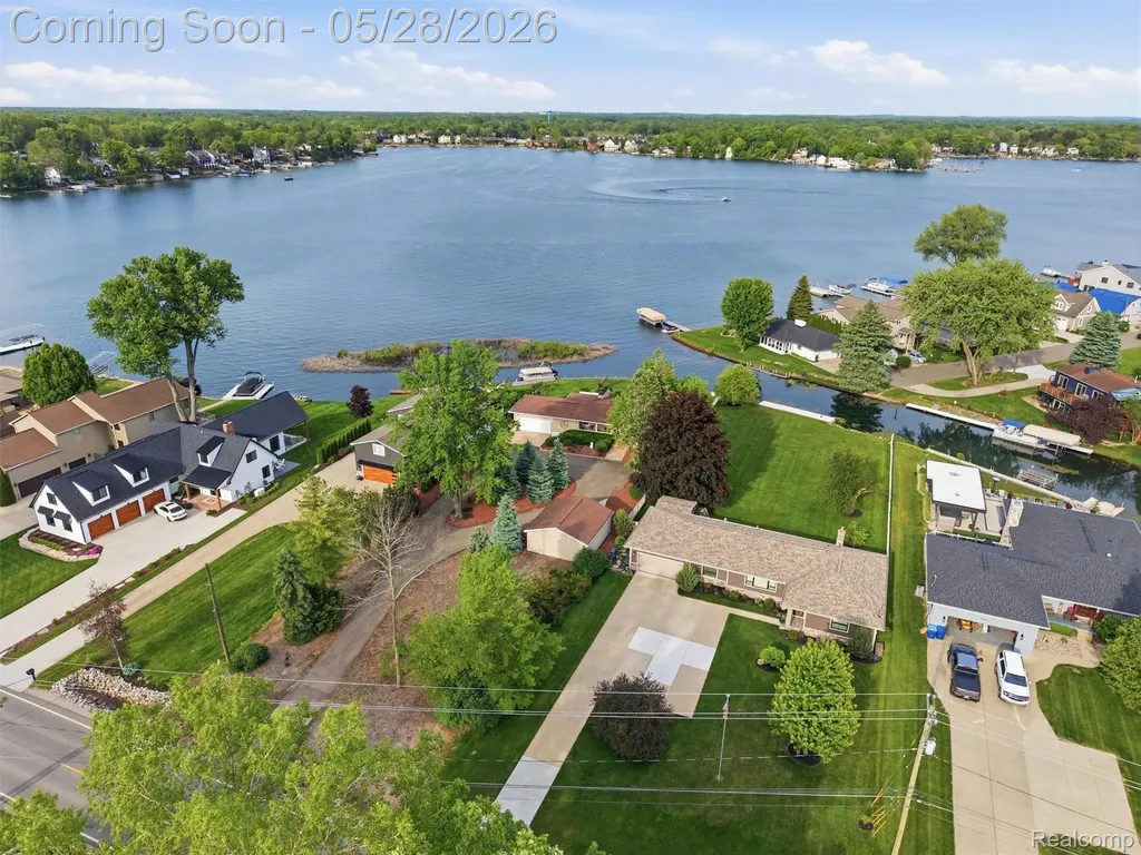 12099 Torrey Road Fenton Charter Township MI 48430
