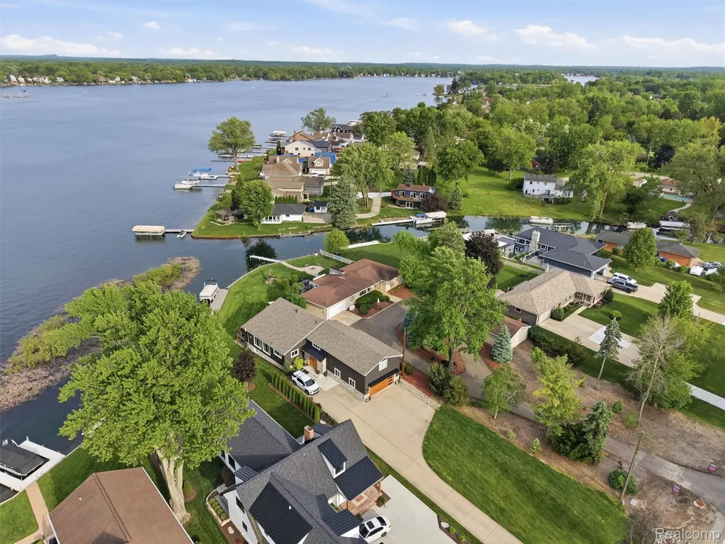 12099 Torrey Road Fenton Charter Township MI 48430