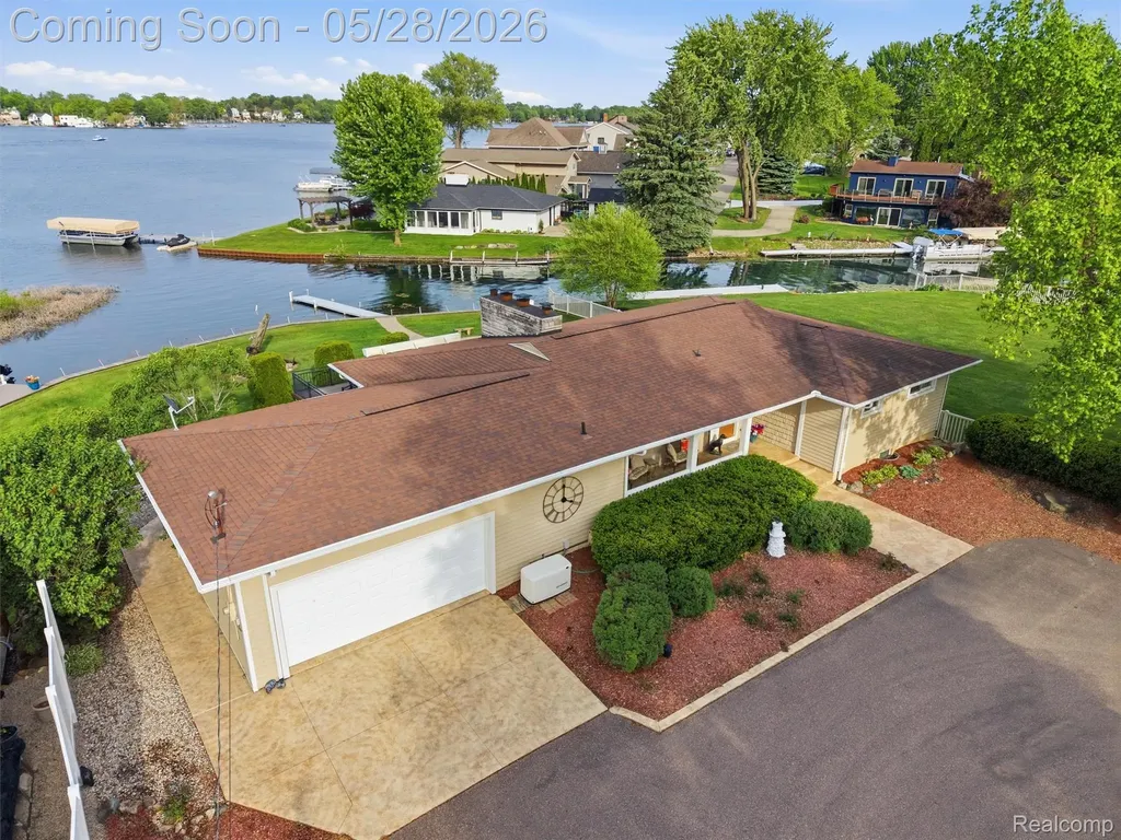 12099 Torrey Road Fenton Charter Township MI 48430