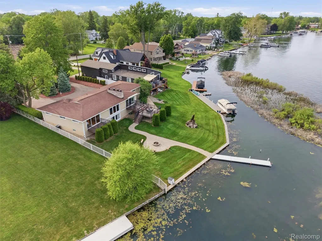 12099 Torrey Road Fenton Charter Township MI 48430