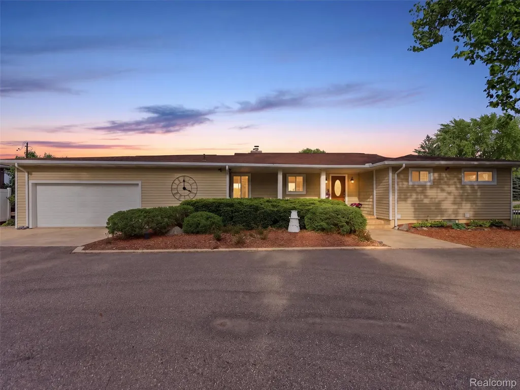 12099 Torrey Road Fenton Charter Township MI 48430