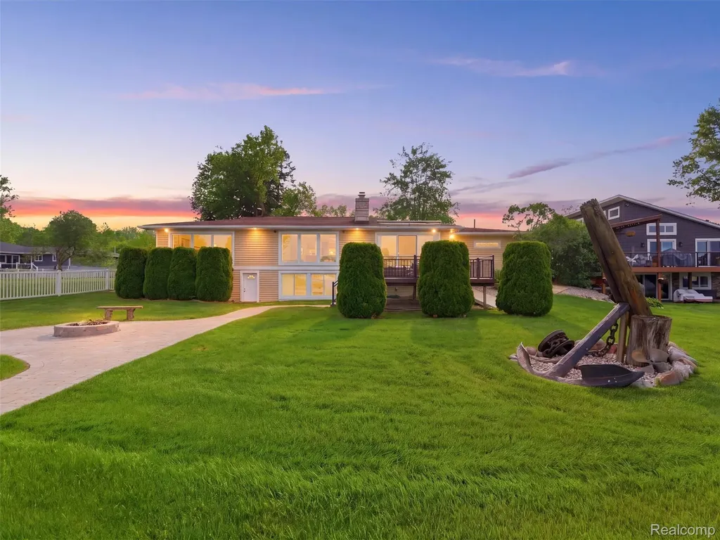12099 Torrey Road Fenton Charter Township MI 48430