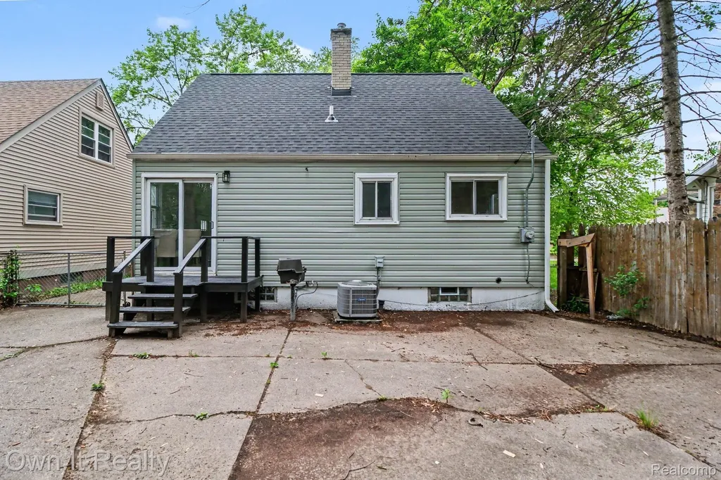 18870 Lennane Redford Charter Township MI 48240