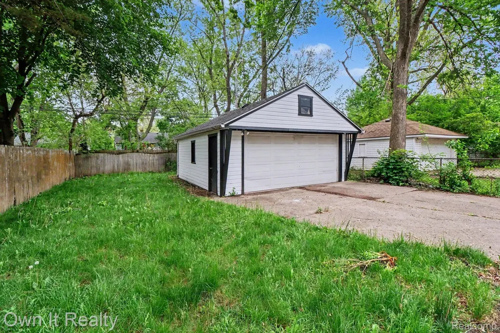 18870 Lennane Redford Charter Township MI 48240