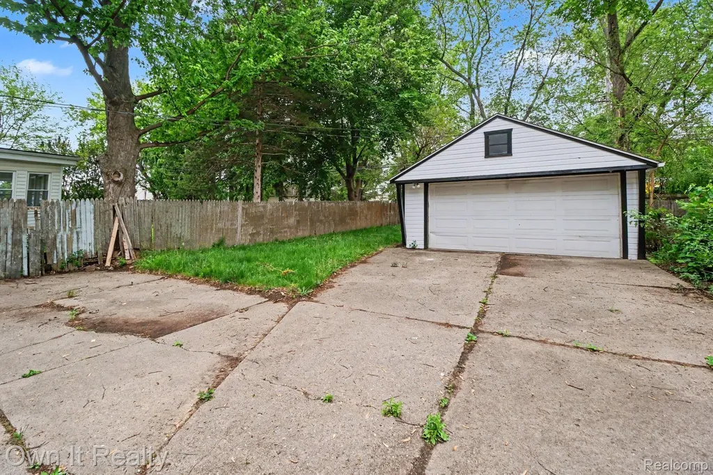 18870 Lennane Redford Charter Township MI 48240