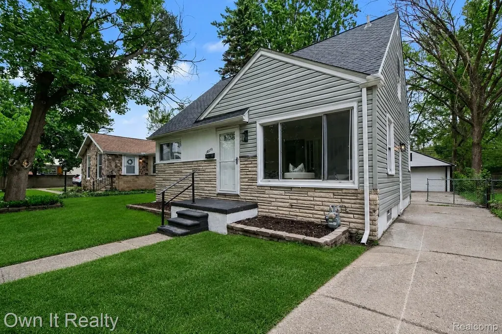 18870 Lennane Redford Charter Township MI 48240