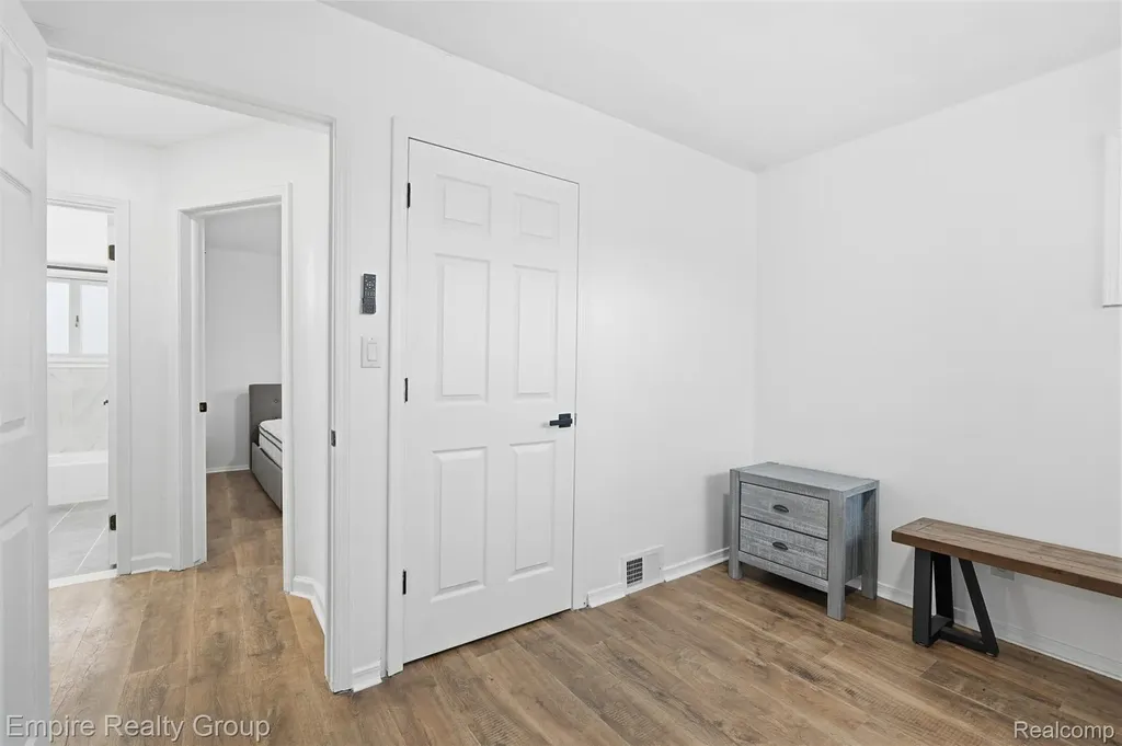 33060 Cherry Hill Road Garden City City MI 48135