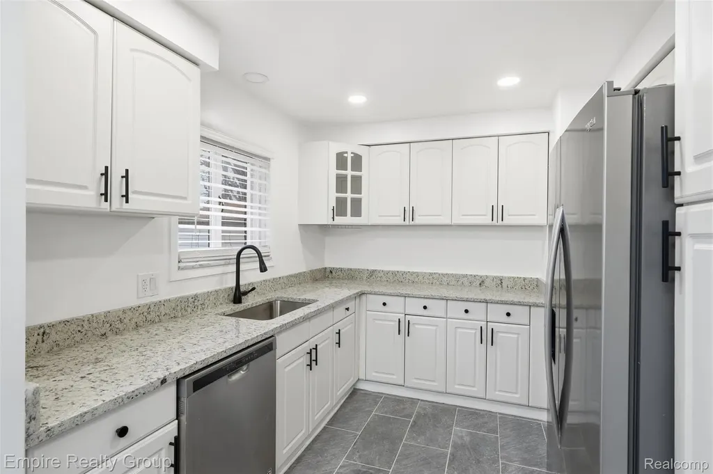 33060 Cherry Hill Road Garden City City MI 48135