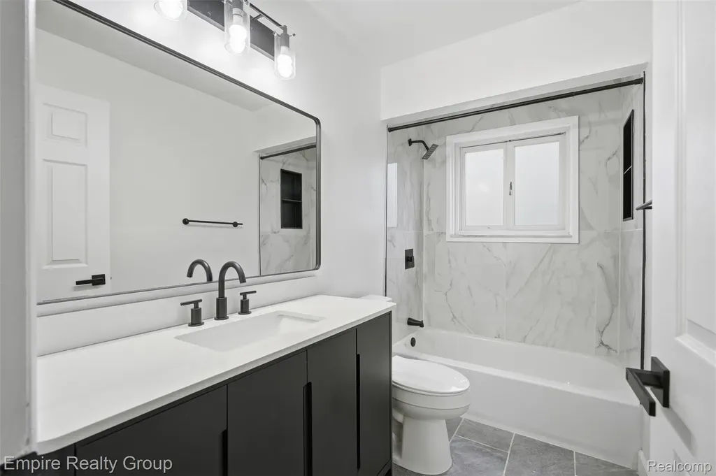 33060 Cherry Hill Road Garden City City MI 48135