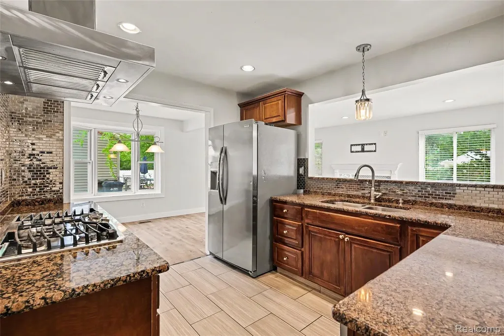12800 Daily Drive Sterling Heights City MI 48313