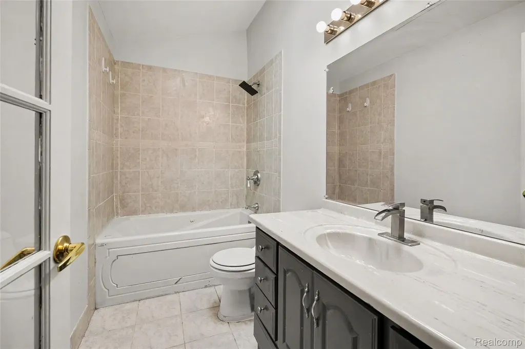 12800 Daily Drive Sterling Heights City MI 48313