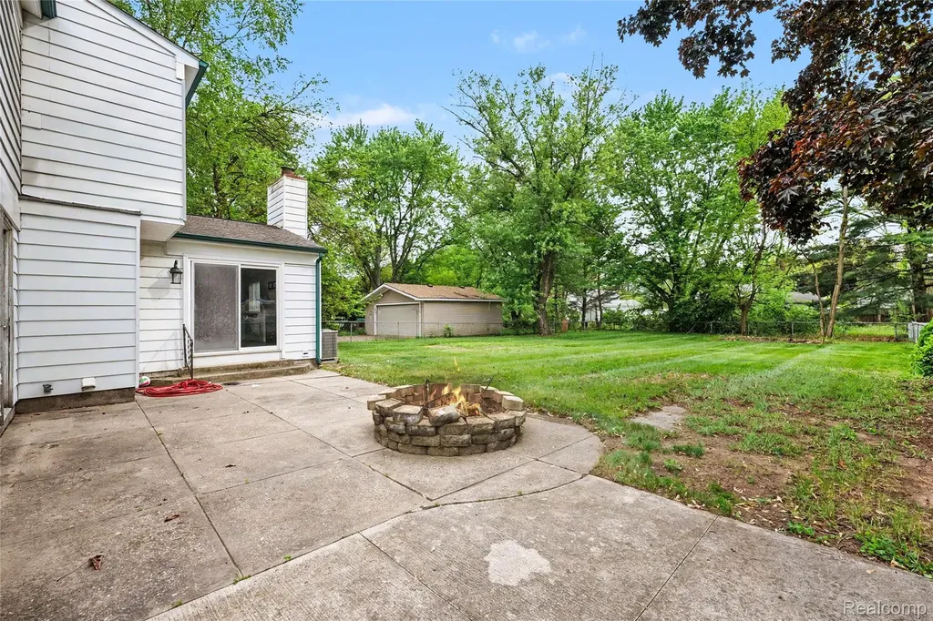 12800 Daily Drive Sterling Heights City MI 48313