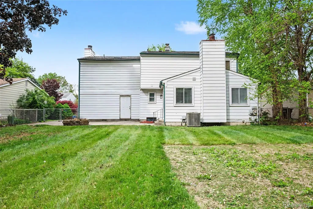 12800 Daily Drive Sterling Heights City MI 48313