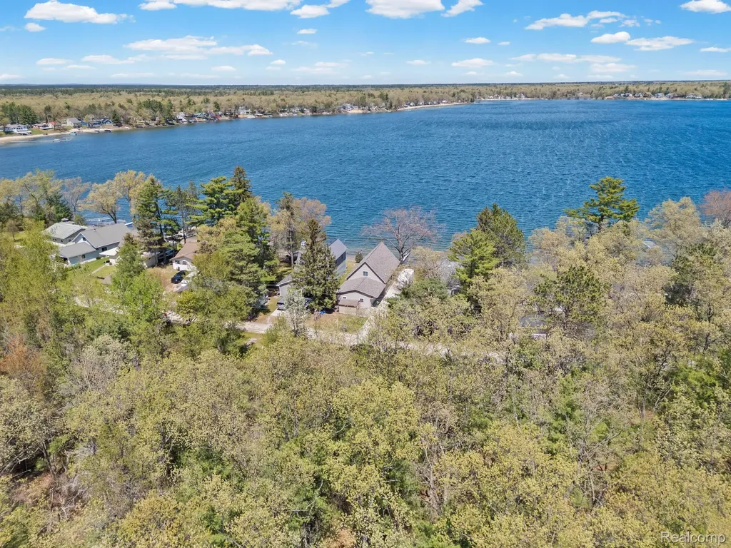 1434 Lake Drive Grant Township MI 48748