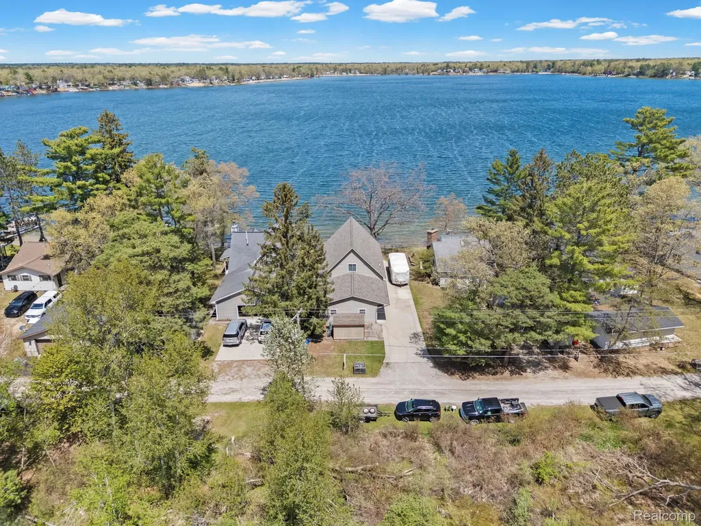 1434 Lake Drive Grant Township MI 48748