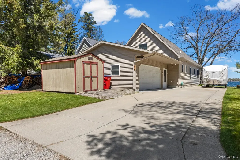1434 Lake Drive Grant Township MI 48748