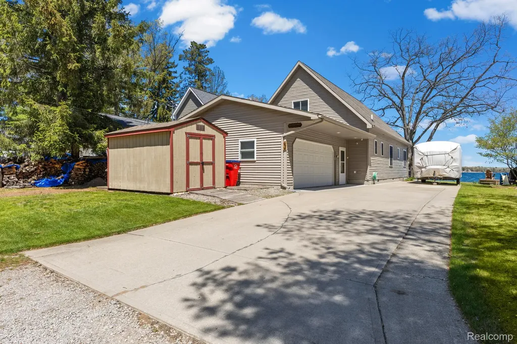 1434 Lake Drive Grant Township MI 48748