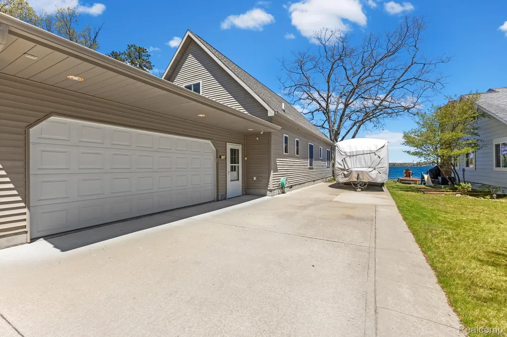 1434 Lake Drive Grant Township MI 48748