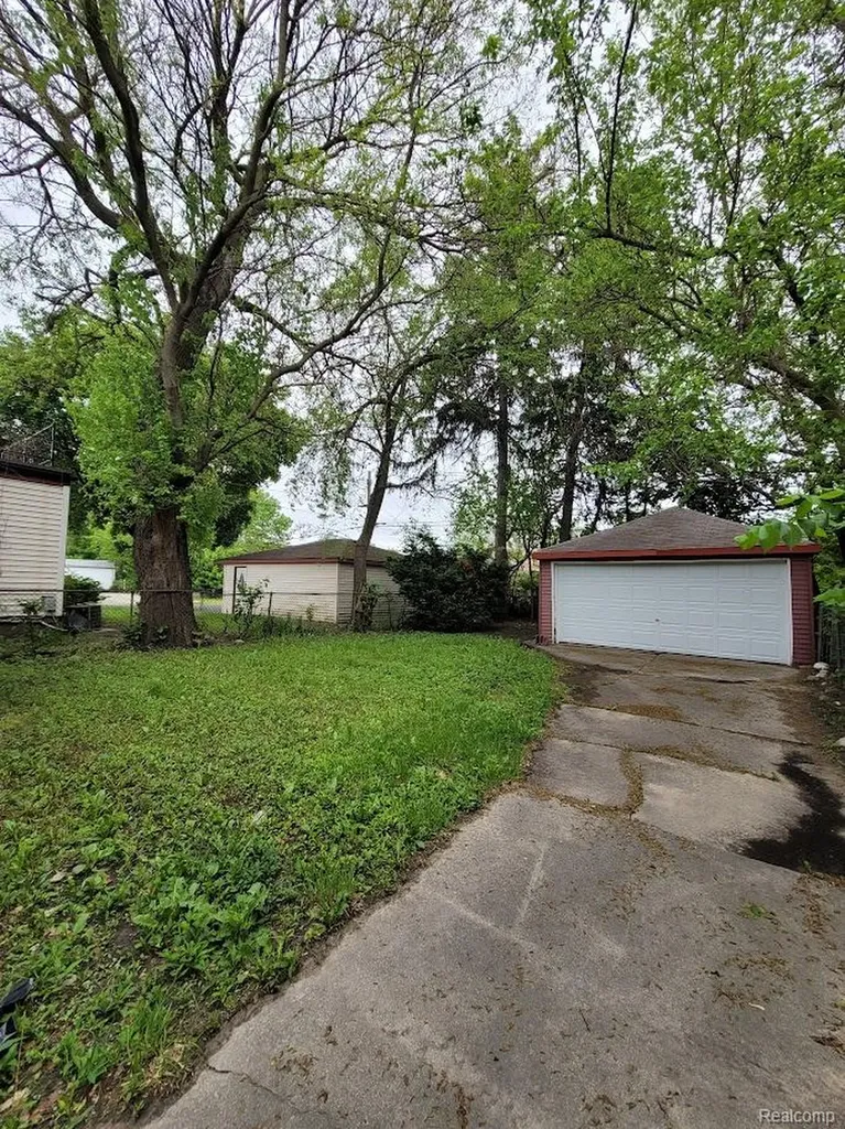 18510 Hartwell Street Detroit City MI 48235