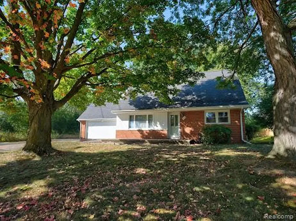 2496 Ketzler Drive Flint Charter Township MI 48507