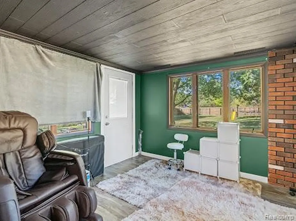 2496 Ketzler Drive Flint Charter Township MI 48507
