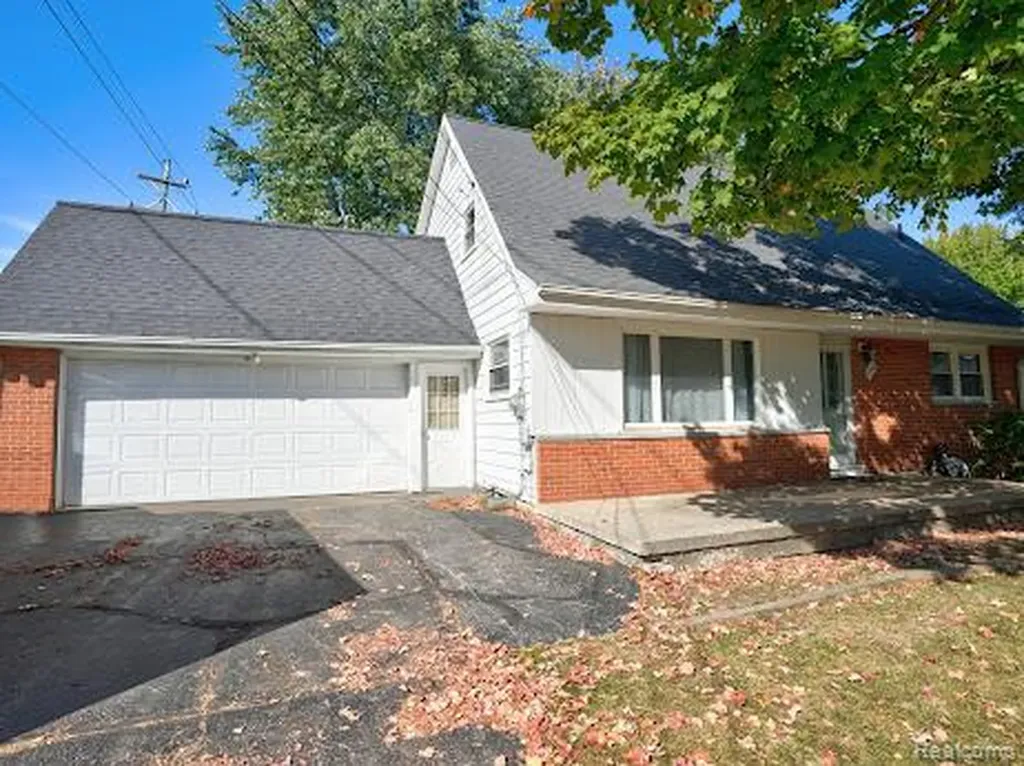 2496 Ketzler Drive Flint Charter Township MI 48507