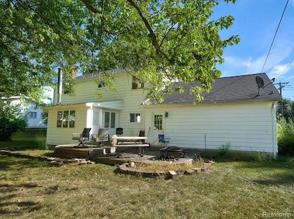 2496 Ketzler Drive Flint Charter Township MI 48507
