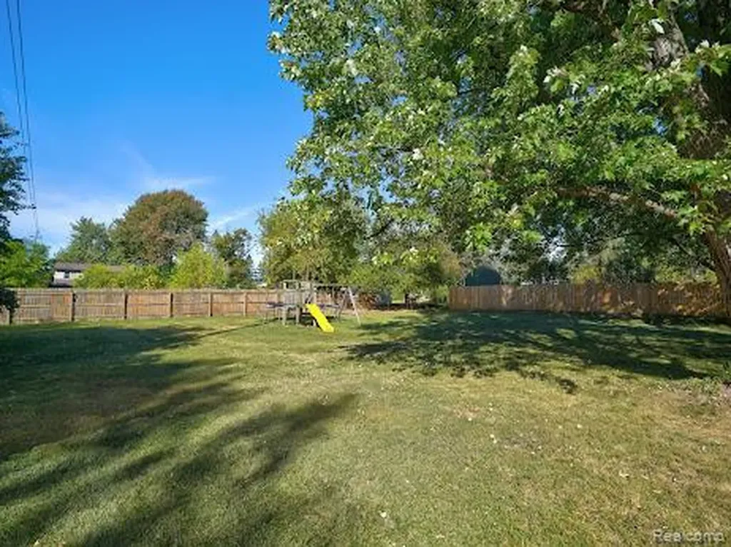 2496 Ketzler Drive Flint Charter Township MI 48507