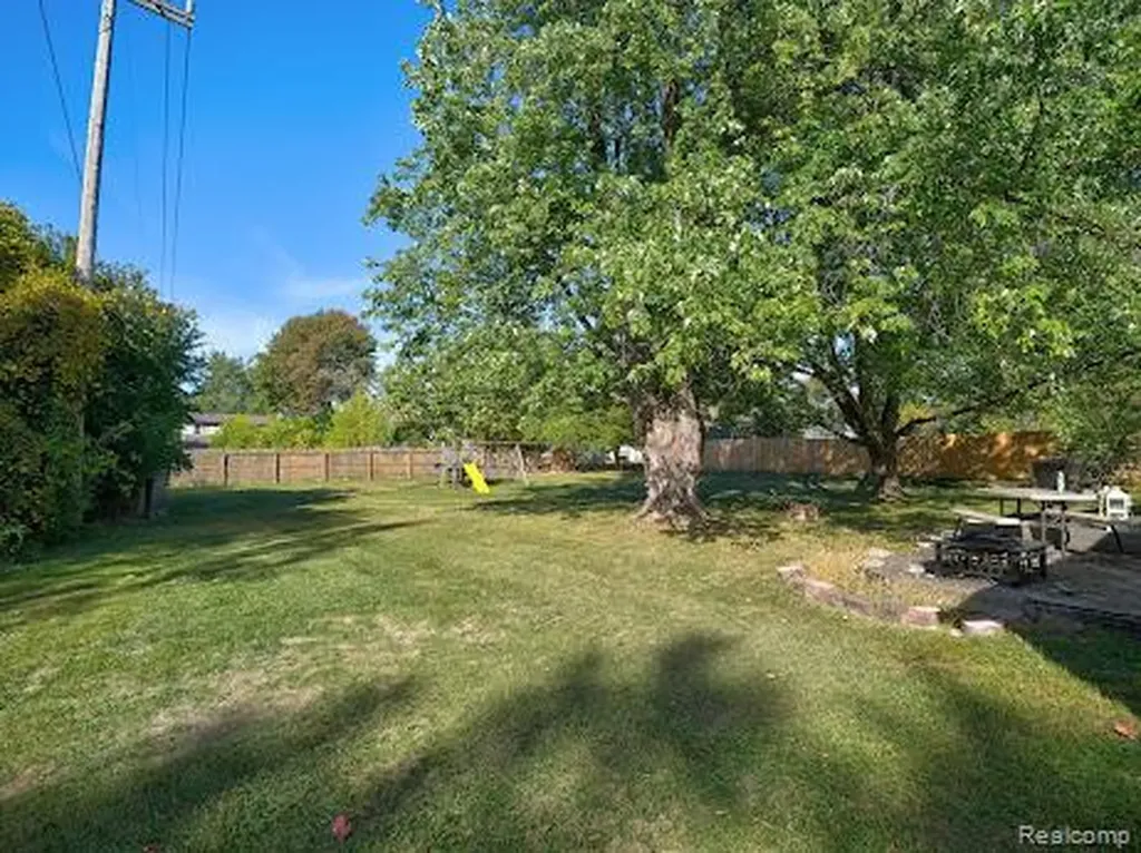 2496 Ketzler Drive Flint Charter Township MI 48507