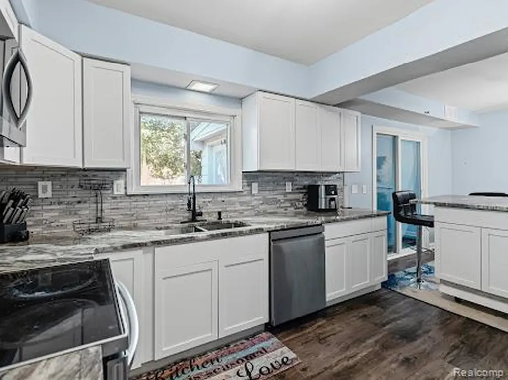 2496 Ketzler Drive Flint Charter Township MI 48507