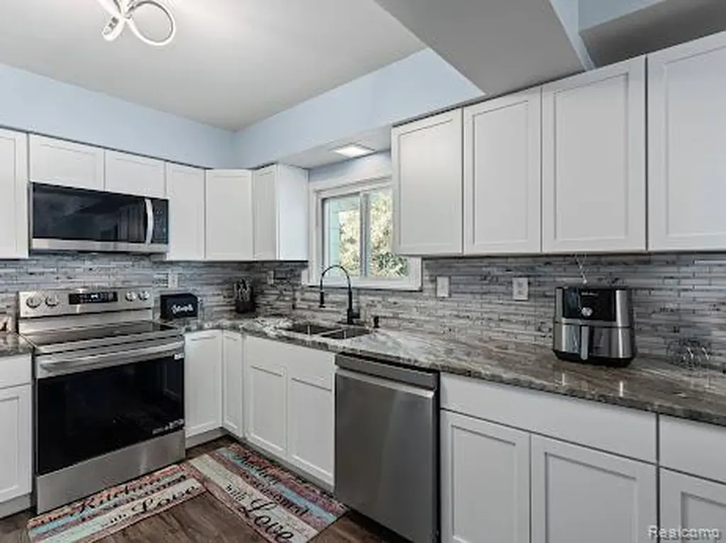 2496 Ketzler Drive Flint Charter Township MI 48507