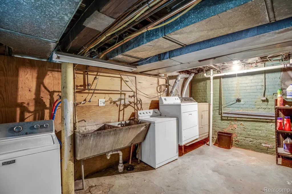 310 Hendrie Street Detroit City MI 48202