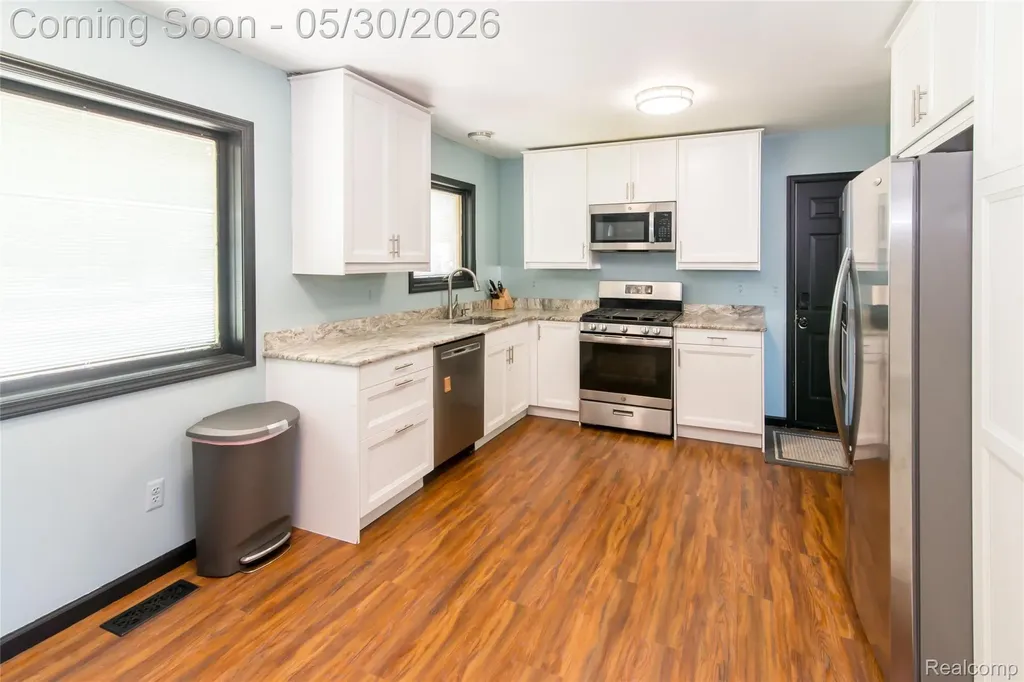 32704 Ann Arbor Trail Westland City MI 48185