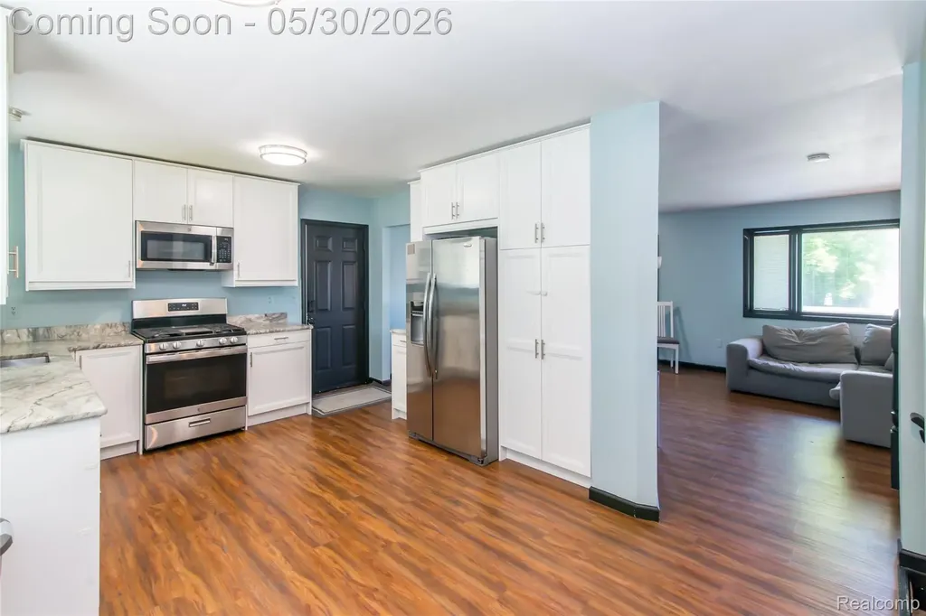 32704 Ann Arbor Trail Westland City MI 48185