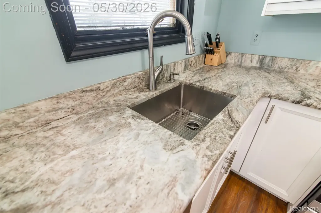 32704 Ann Arbor Trail Westland City MI 48185