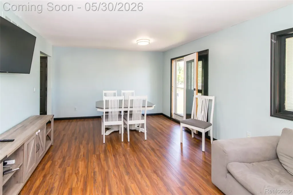 32704 Ann Arbor Trail Westland City MI 48185