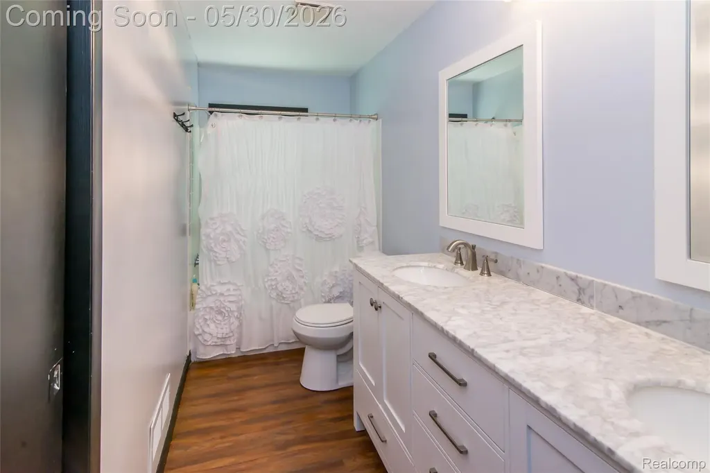 32704 Ann Arbor Trail Westland City MI 48185