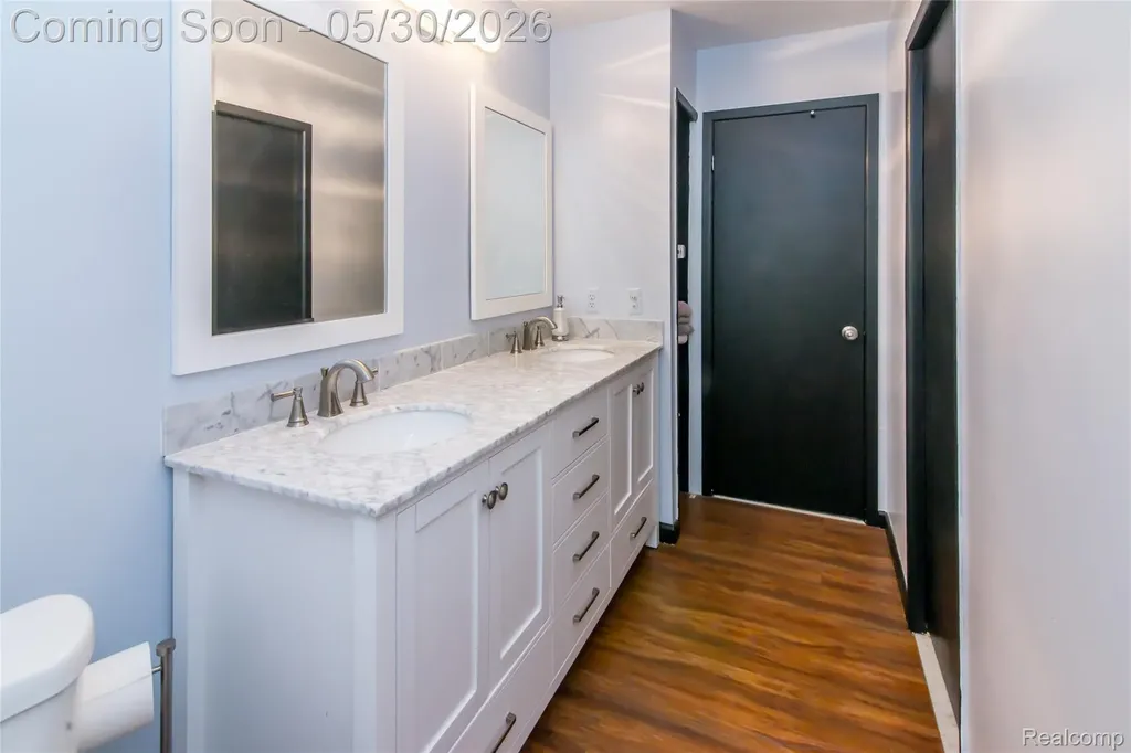 32704 Ann Arbor Trail Westland City MI 48185