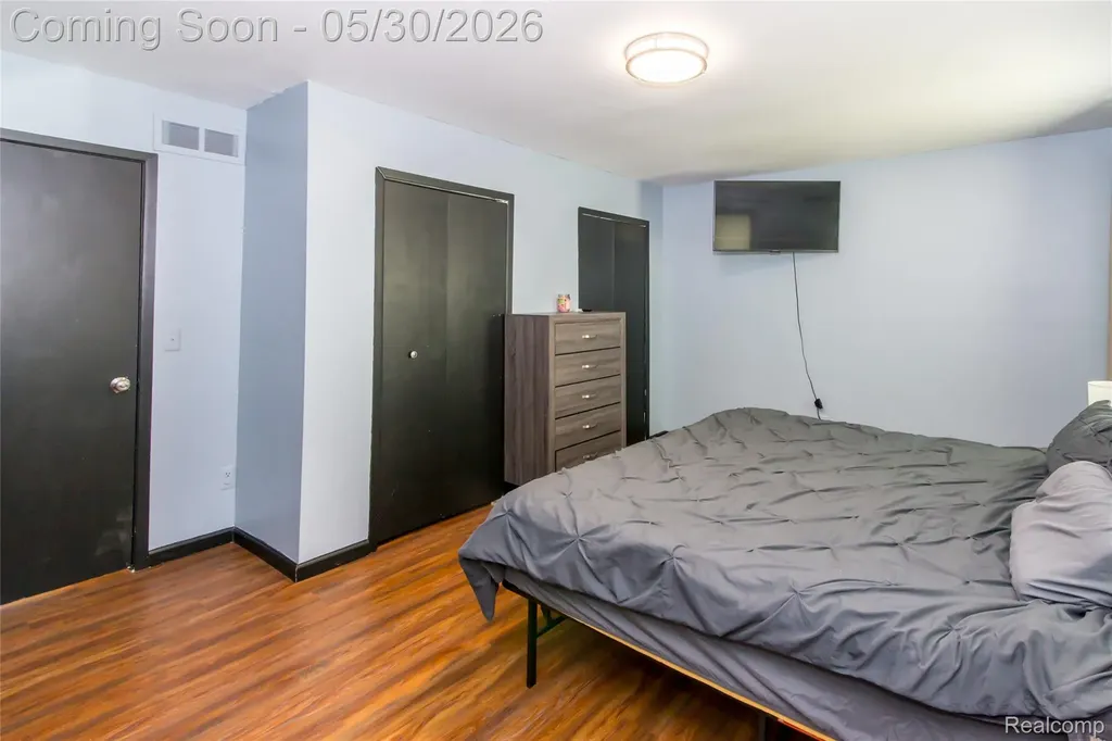32704 Ann Arbor Trail Westland City MI 48185