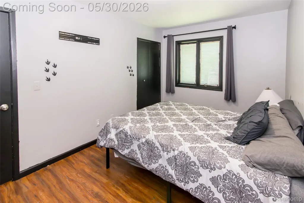 32704 Ann Arbor Trail Westland City MI 48185