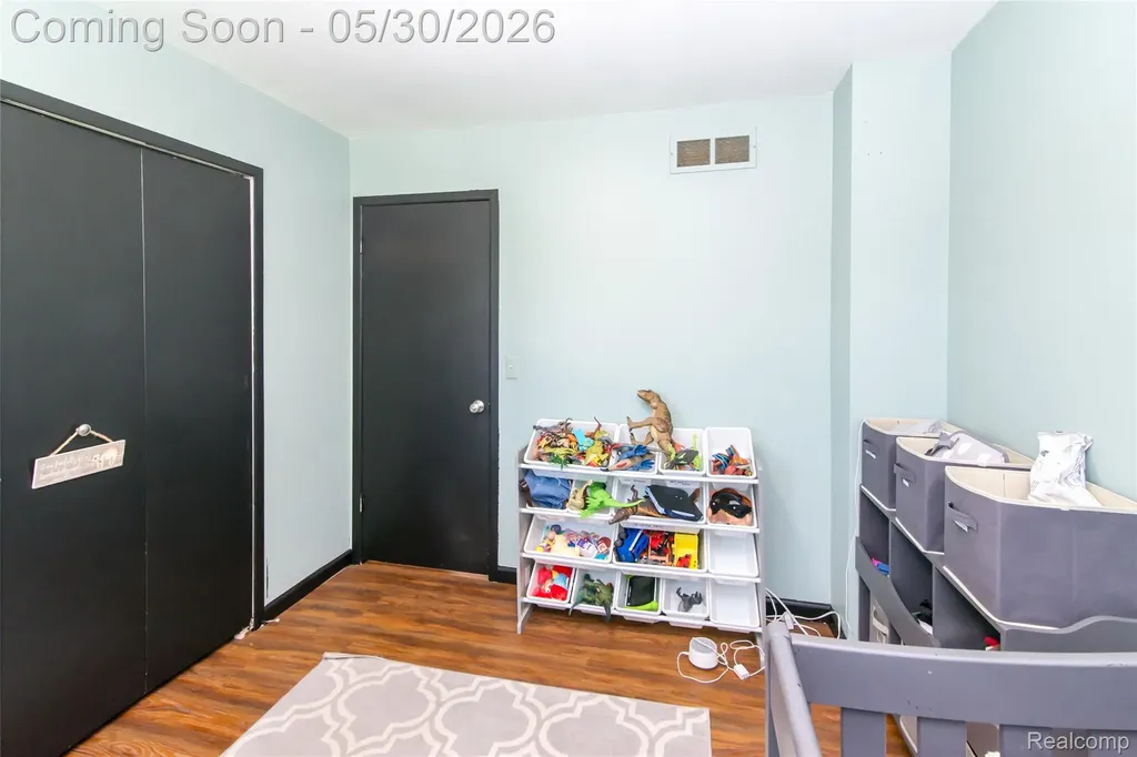 32704 Ann Arbor Trail Westland City MI 48185