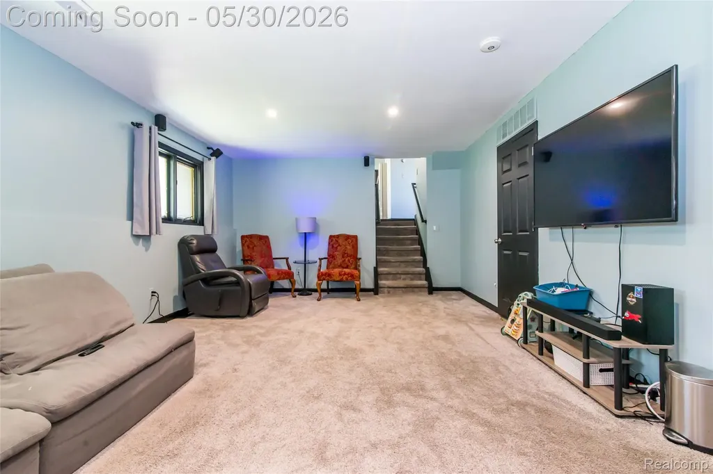32704 Ann Arbor Trail Westland City MI 48185