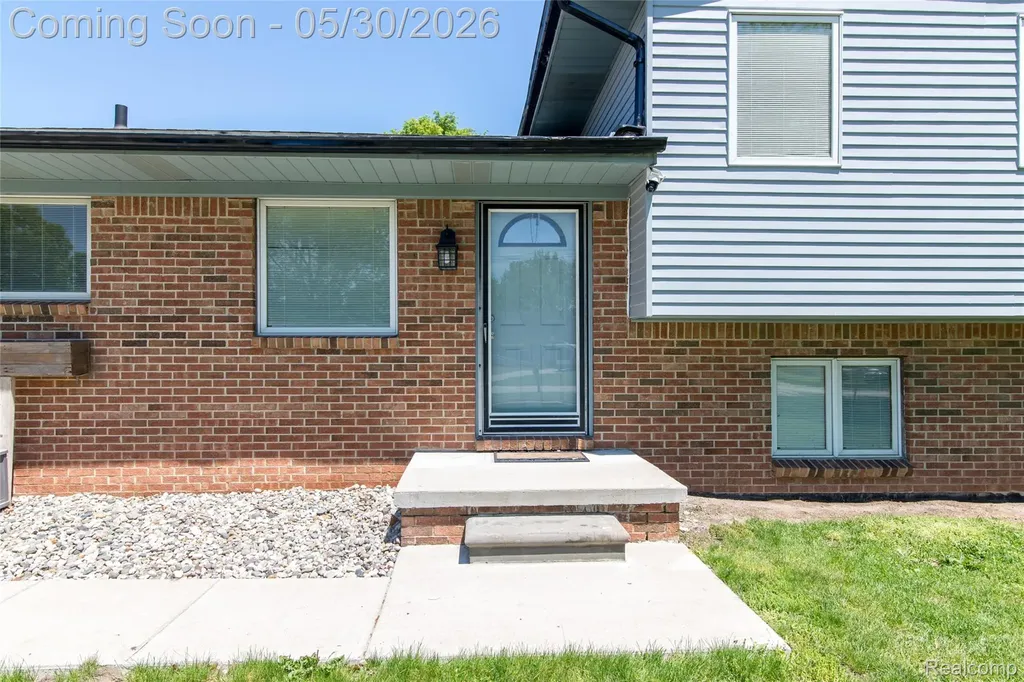 32704 Ann Arbor Trail Westland City MI 48185