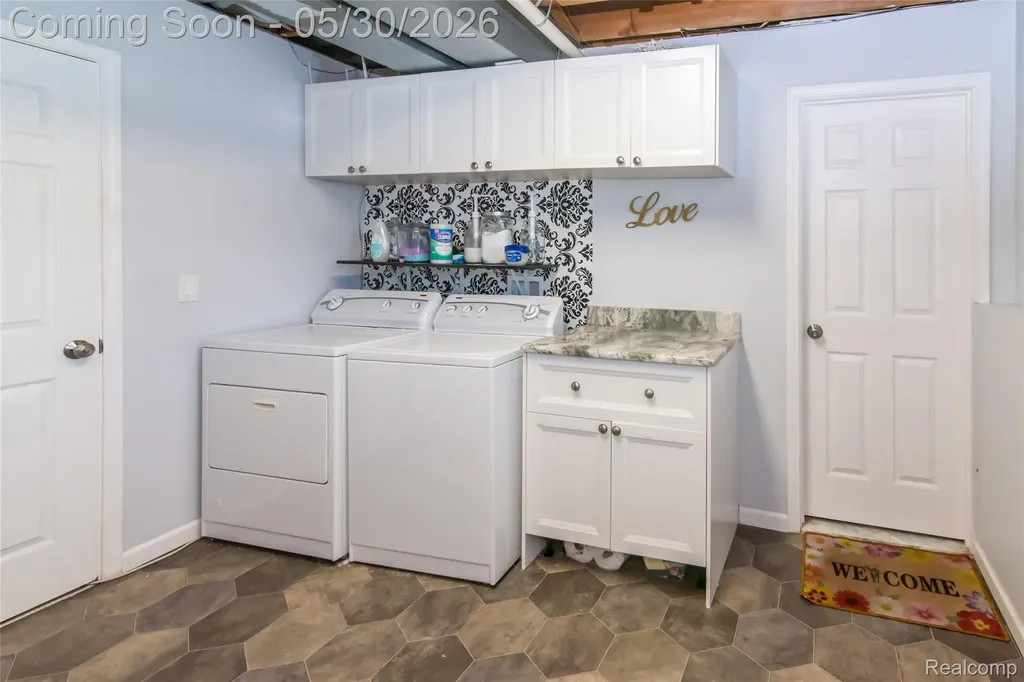 32704 Ann Arbor Trail Westland City MI 48185