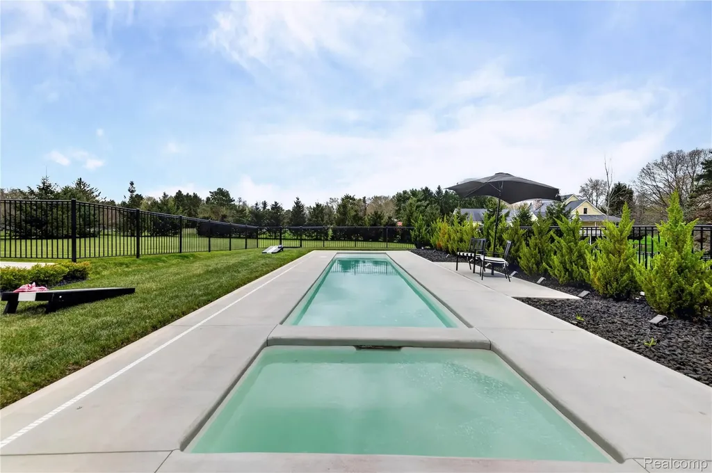 8439 Holcomb Road Independence Charter Township MI 48348