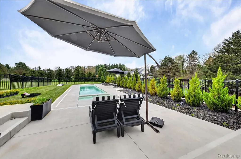 8439 Holcomb Road Independence Charter Township MI 48348