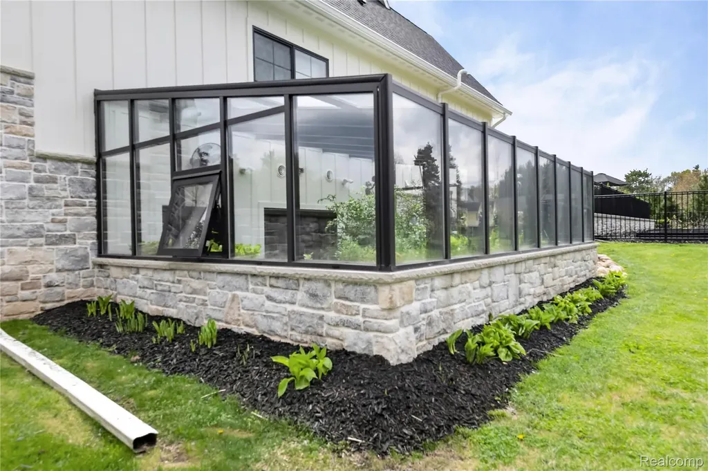8439 Holcomb Road Independence Charter Township MI 48348